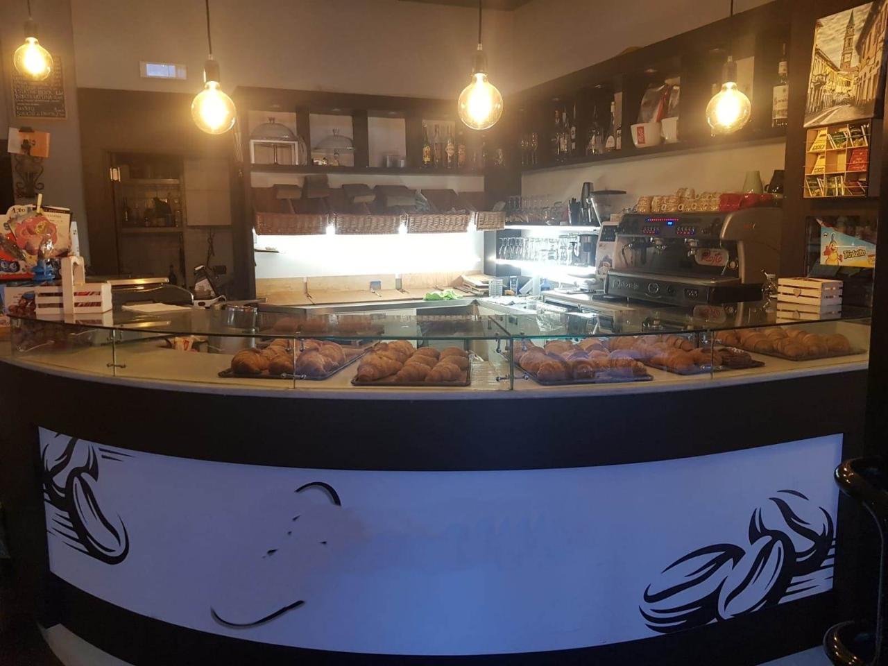 Pasticceria in , Corbetta, {3} - Foto 1