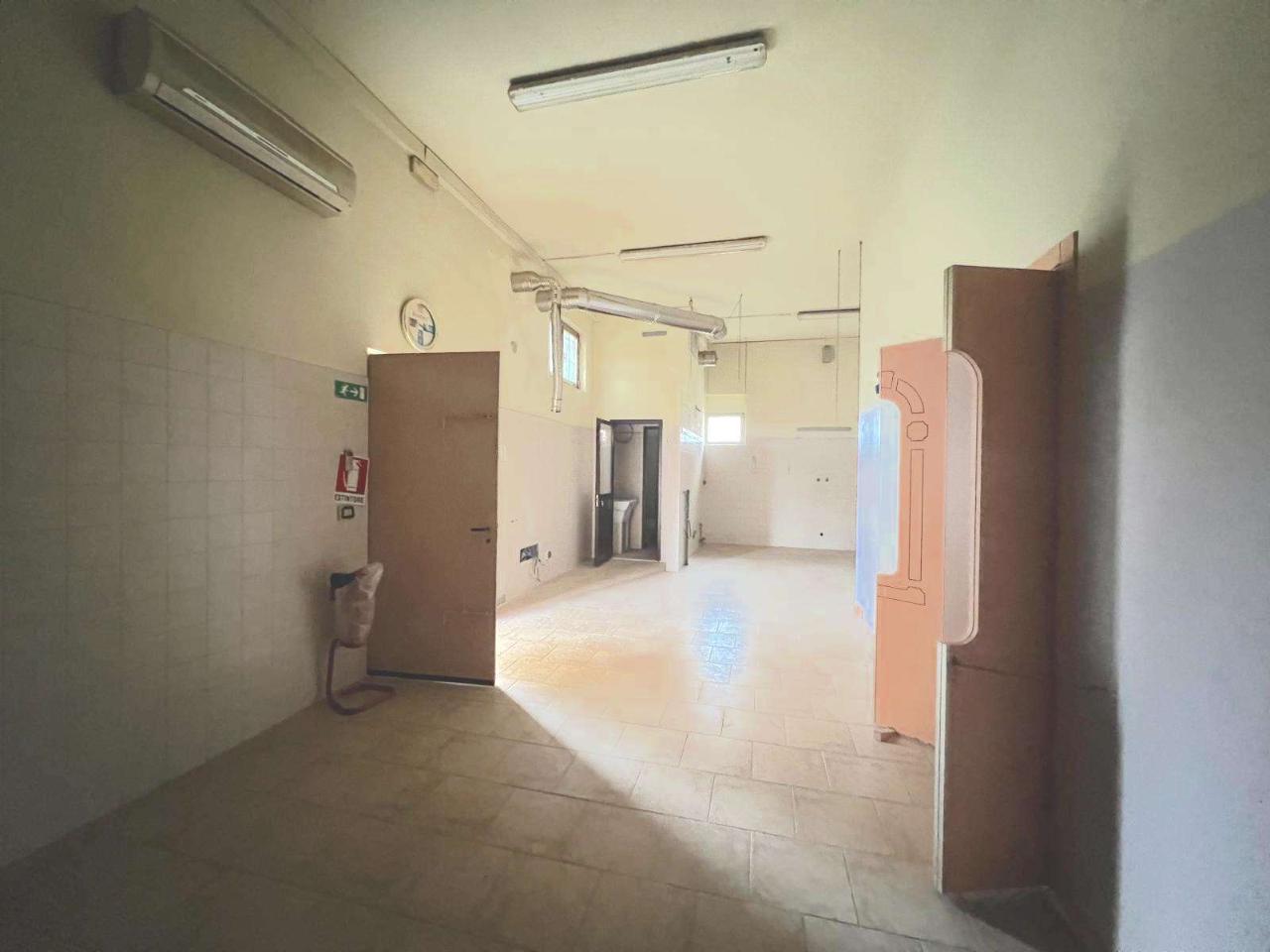 Negozio in Strada Agazzana N/a, Piacenza, {3} - Foto 1