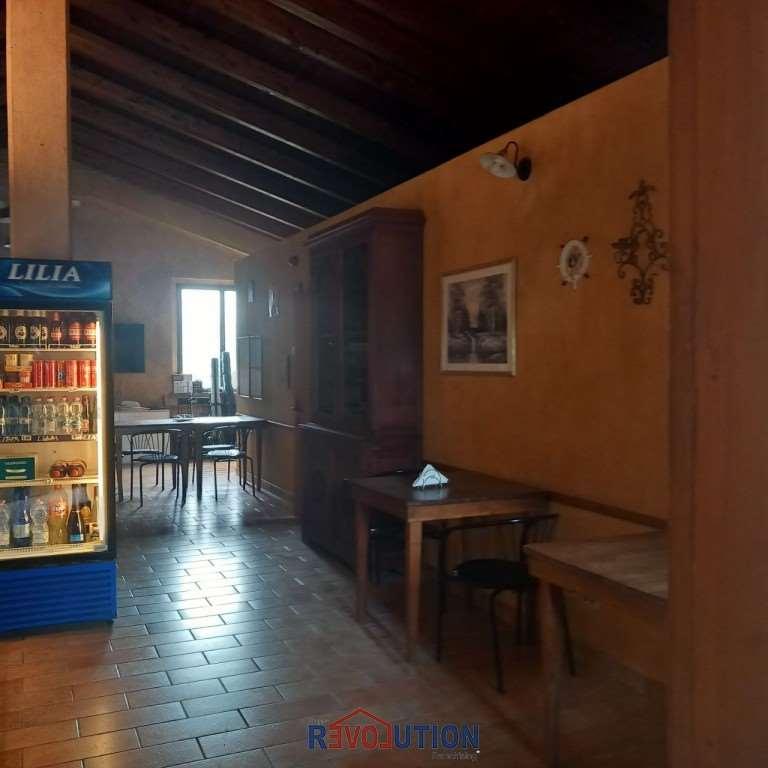 Palazzina commerciale in Località Capanne, San Giustino, {3} - Foto 2