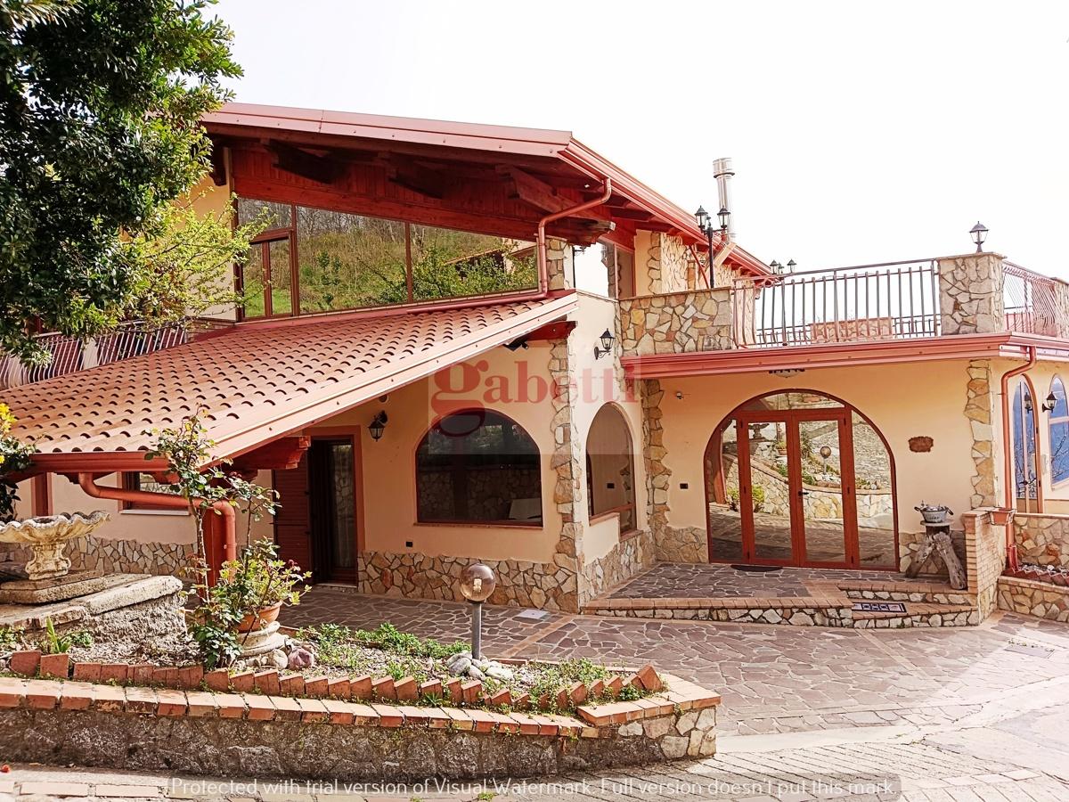 Villa in vendita a San Vincenzo La Costa