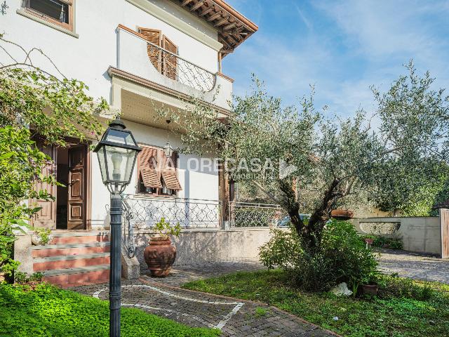 Villa a schiera in Via Vignaletto 40, Carrara - Foto 1