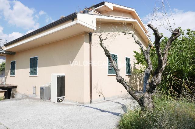 Villa a schiera in Via Provinciale Avenza Sarzana, Carrara - Foto 1