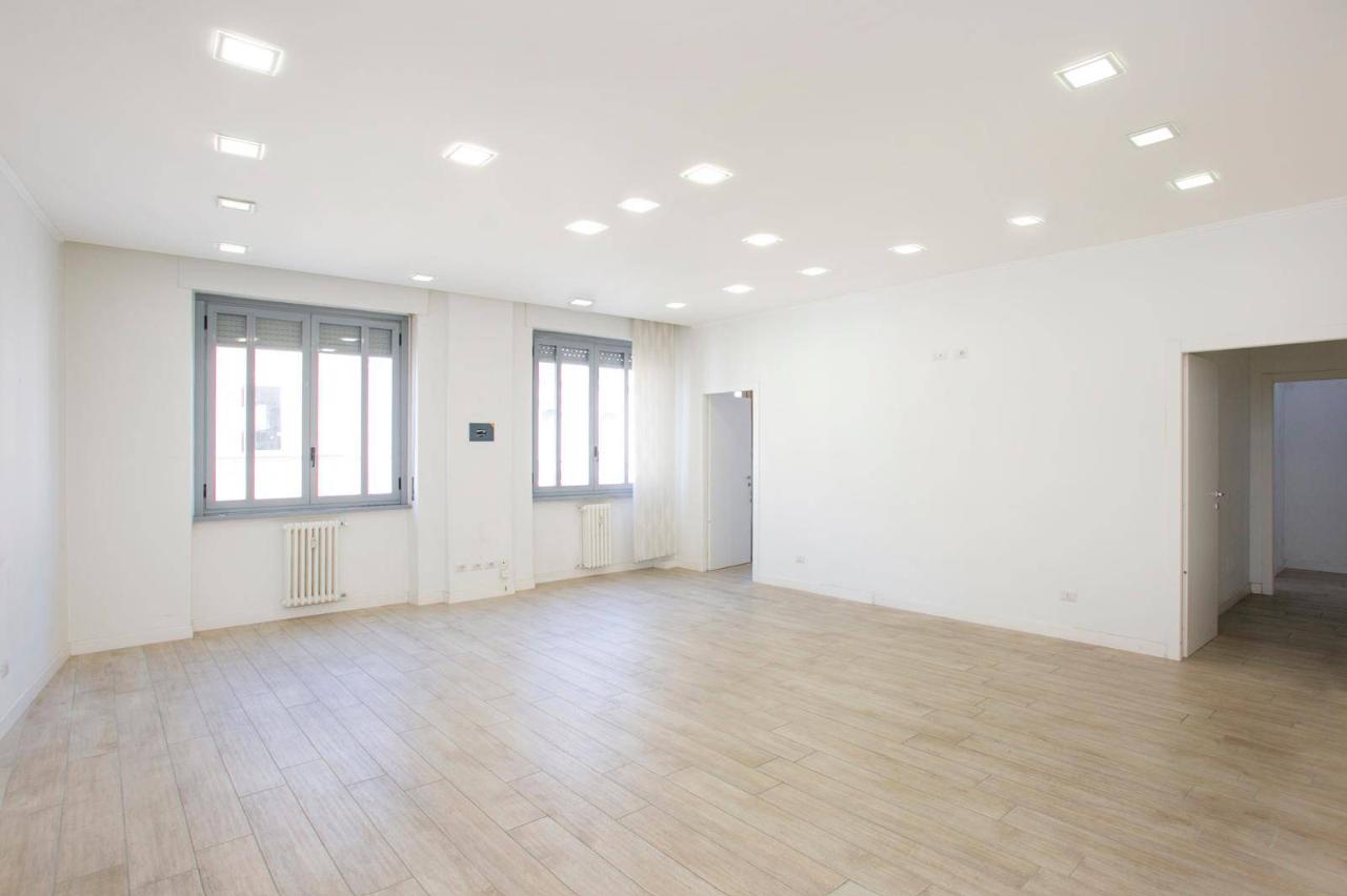 Ufficio in Via Torino 49, Milano, {3} - Foto 1
