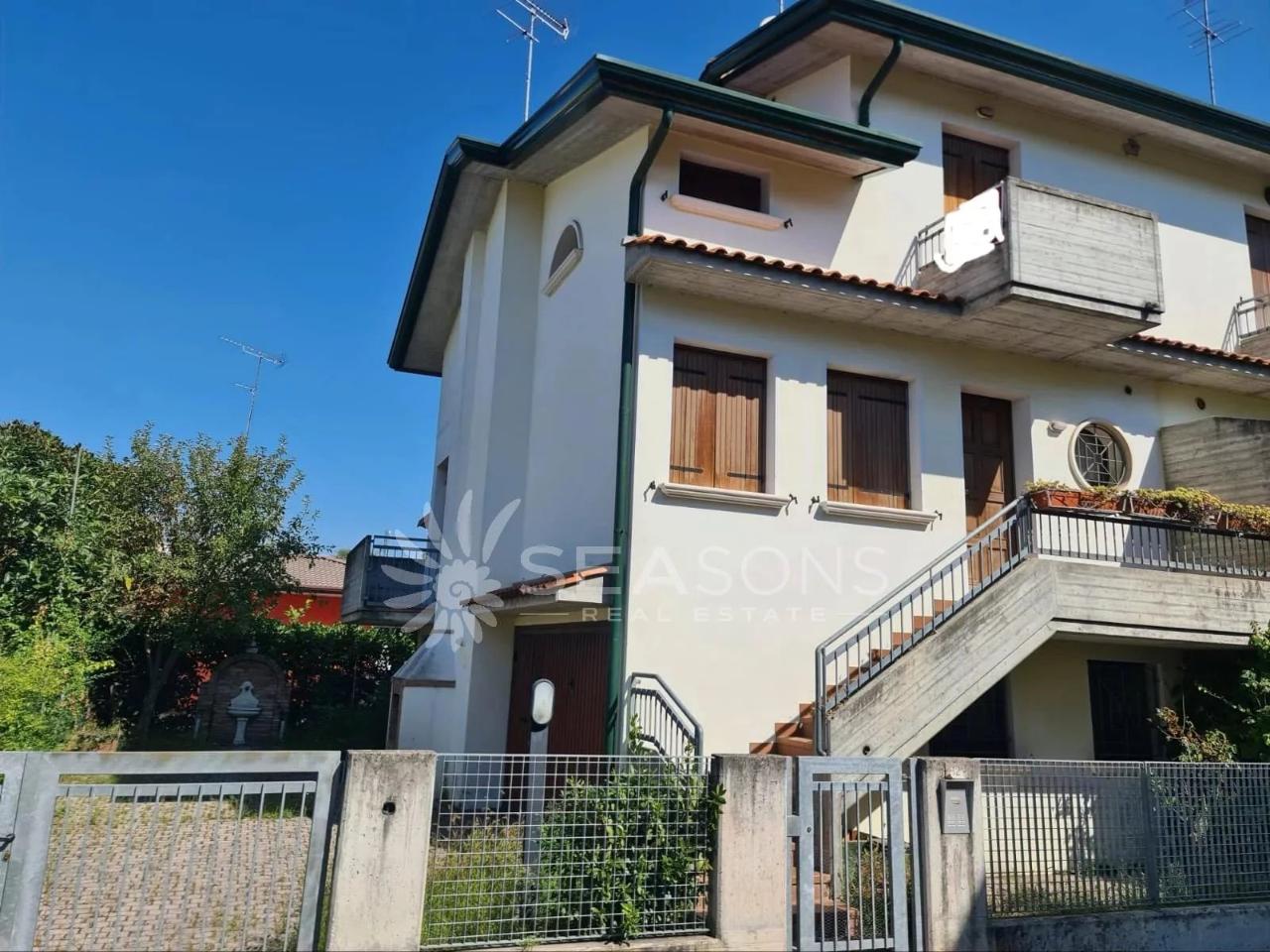 Villa bifamiliare in vendita a San Dona' Di Piave