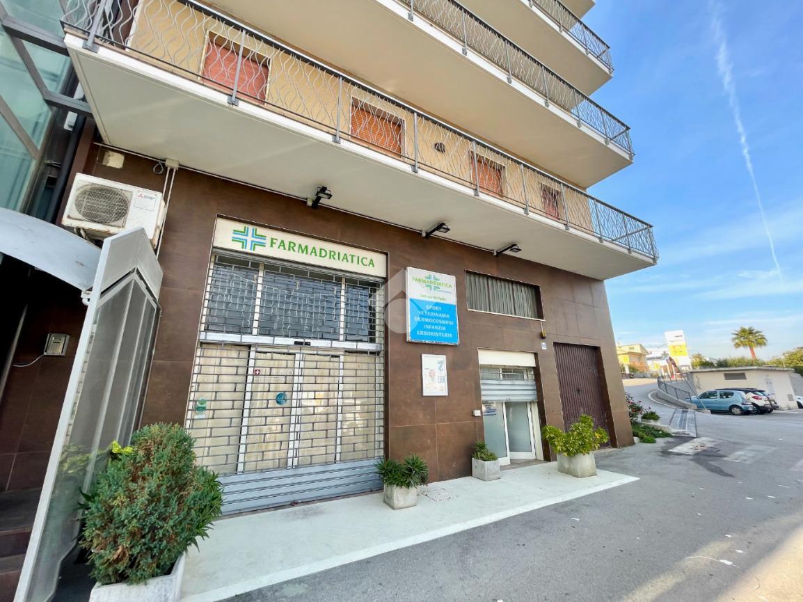 Negozio in Via Adriatica Sud 89, Francavilla Al Mare, {3} - Foto 2