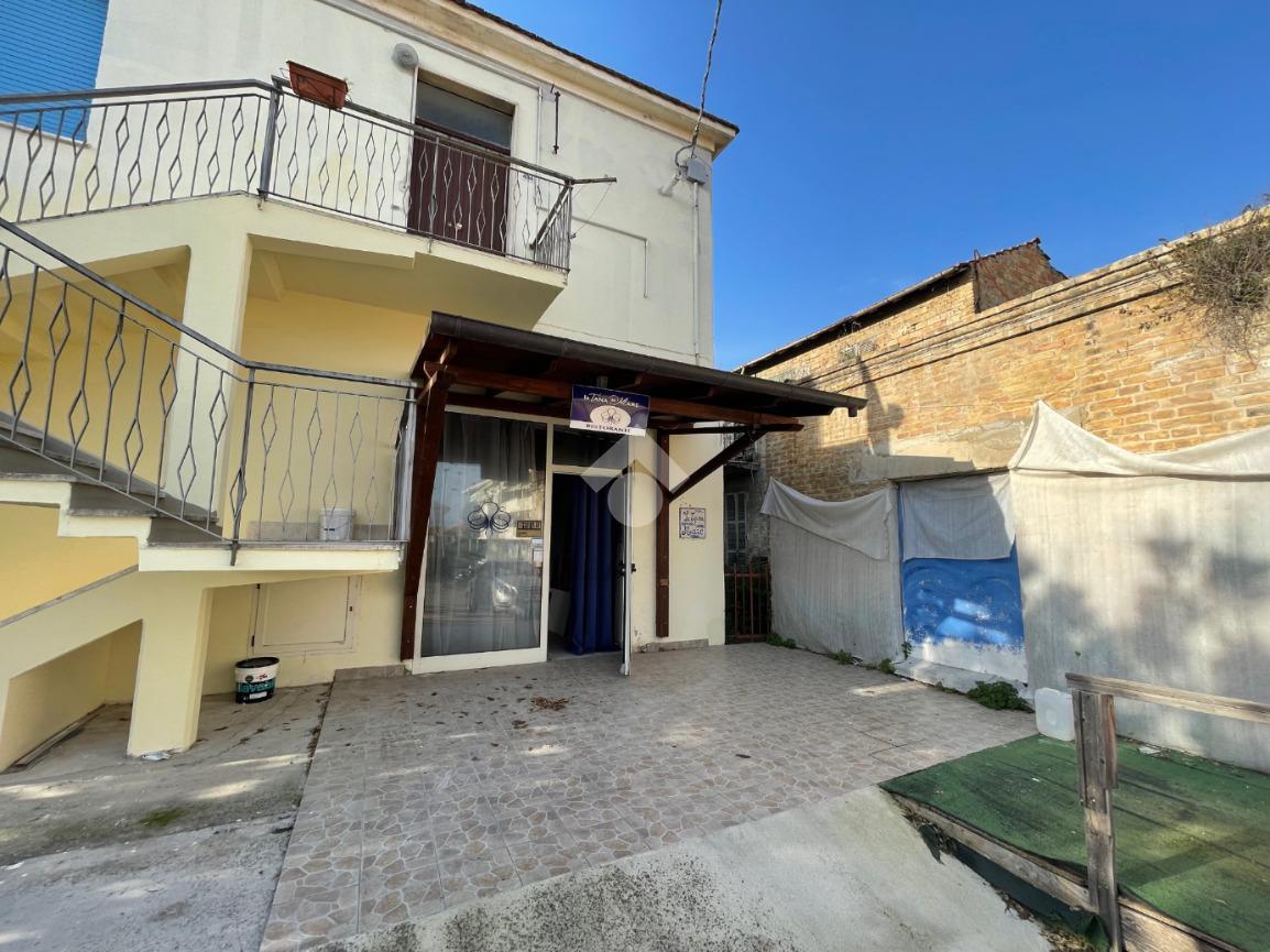 Negozio in Via Adriatica 494, Francavilla Al Mare, {3} - Foto 1