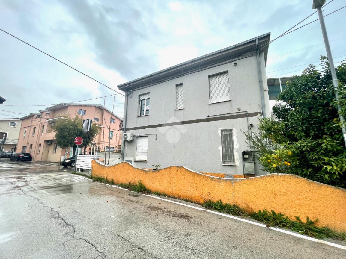 Ufficio in Via Cagliari 1, Spoltore, {3} - Foto 2
