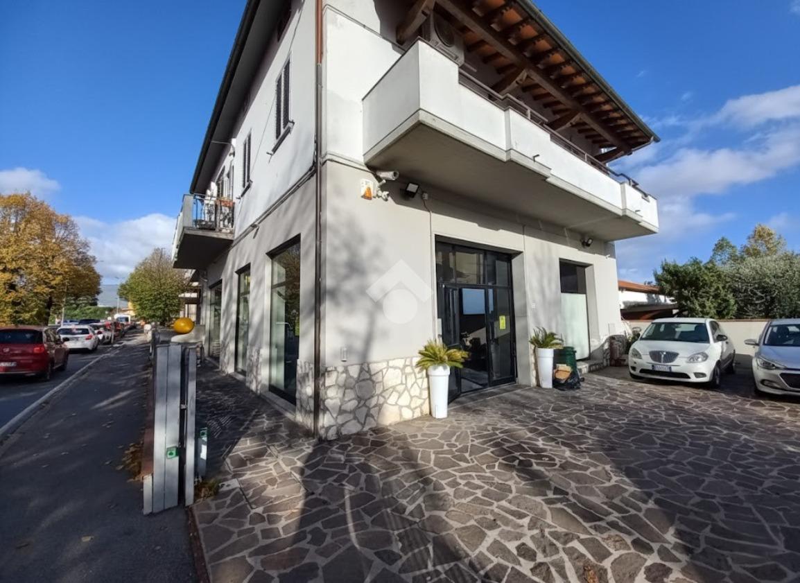 Negozio in Via Spartaco Lavagnini 90, Agliana, {3} - Foto 1
