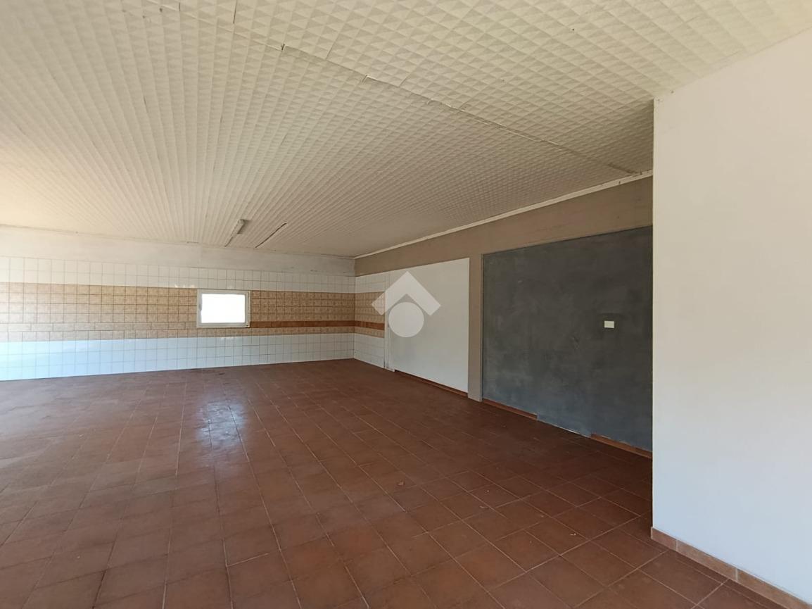 Negozio in Via Fratelli Buricchi 52, Vaiano, {3} - Foto 2