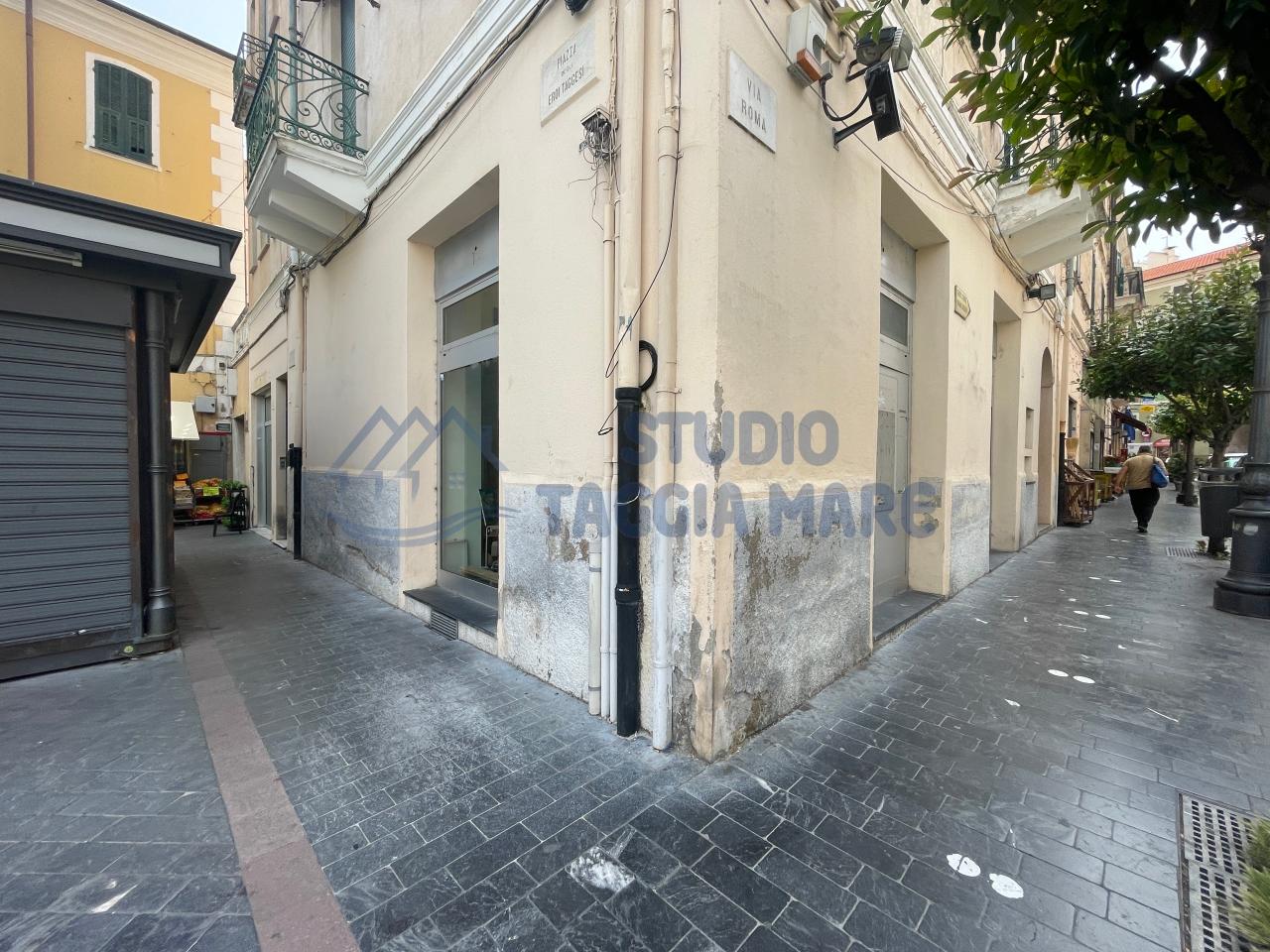 Negozio in Piazza Eroi Taggesi, Taggia, {3} - Foto 1