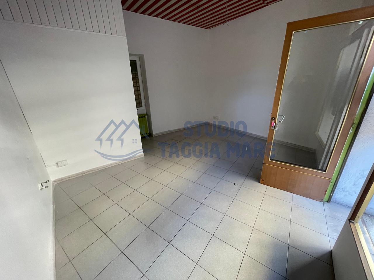Ufficio in Viale Giuseppe Mazzini 3, Taggia, {3} - Foto 2