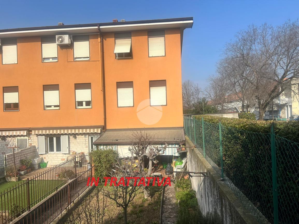 Villa a schiera in vendita a Brescia