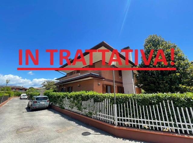 Villa in Viale San Marino 19, Latina - Foto 1