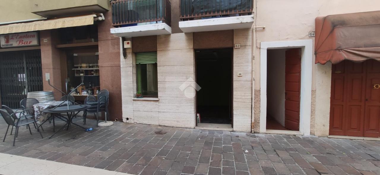 Negozio in Via Mazzini 62, Bussolengo - Foto 1