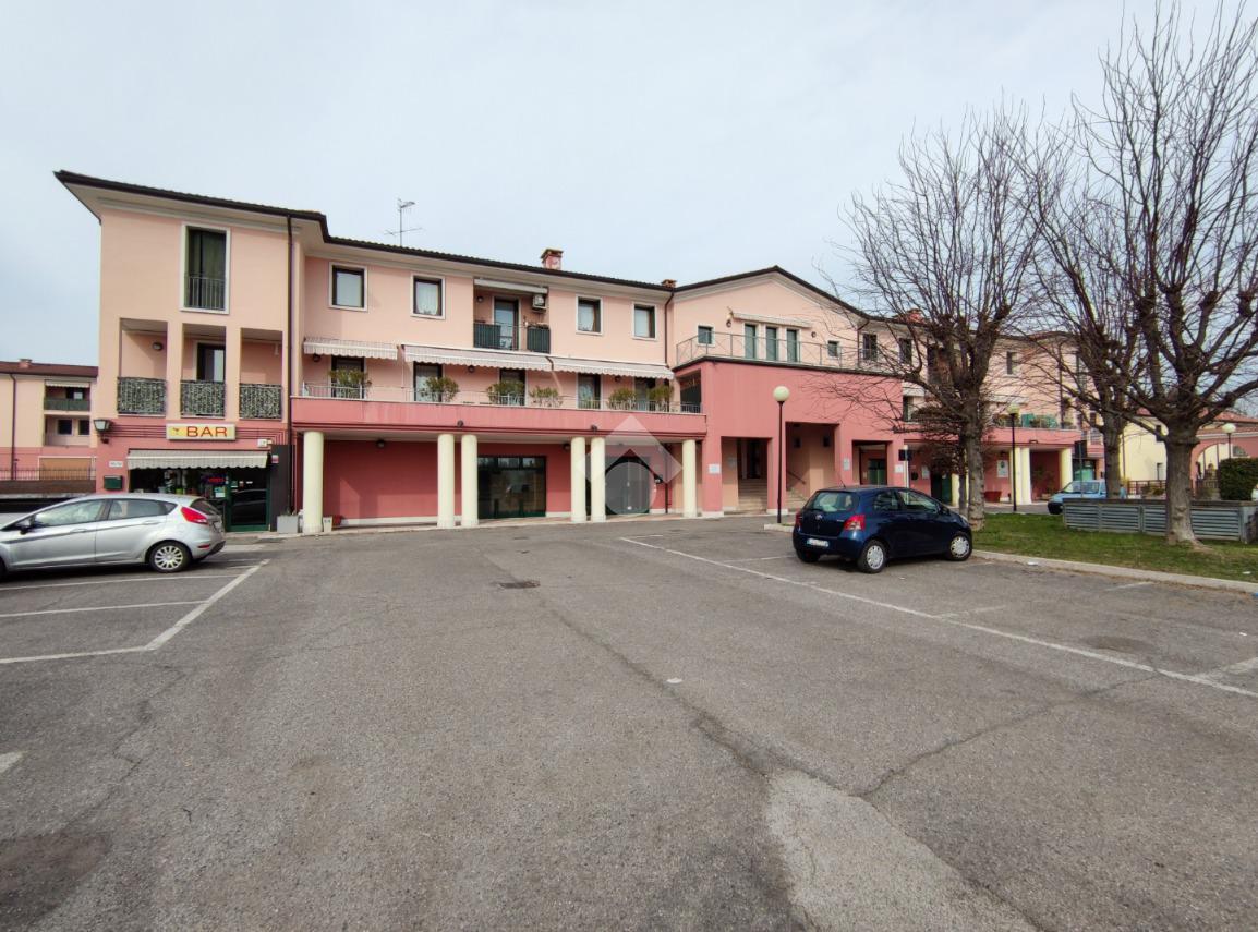 Negozio in Via Alessandro Crescini, Sant'Ambrogio di Valpolicella - Foto 1
