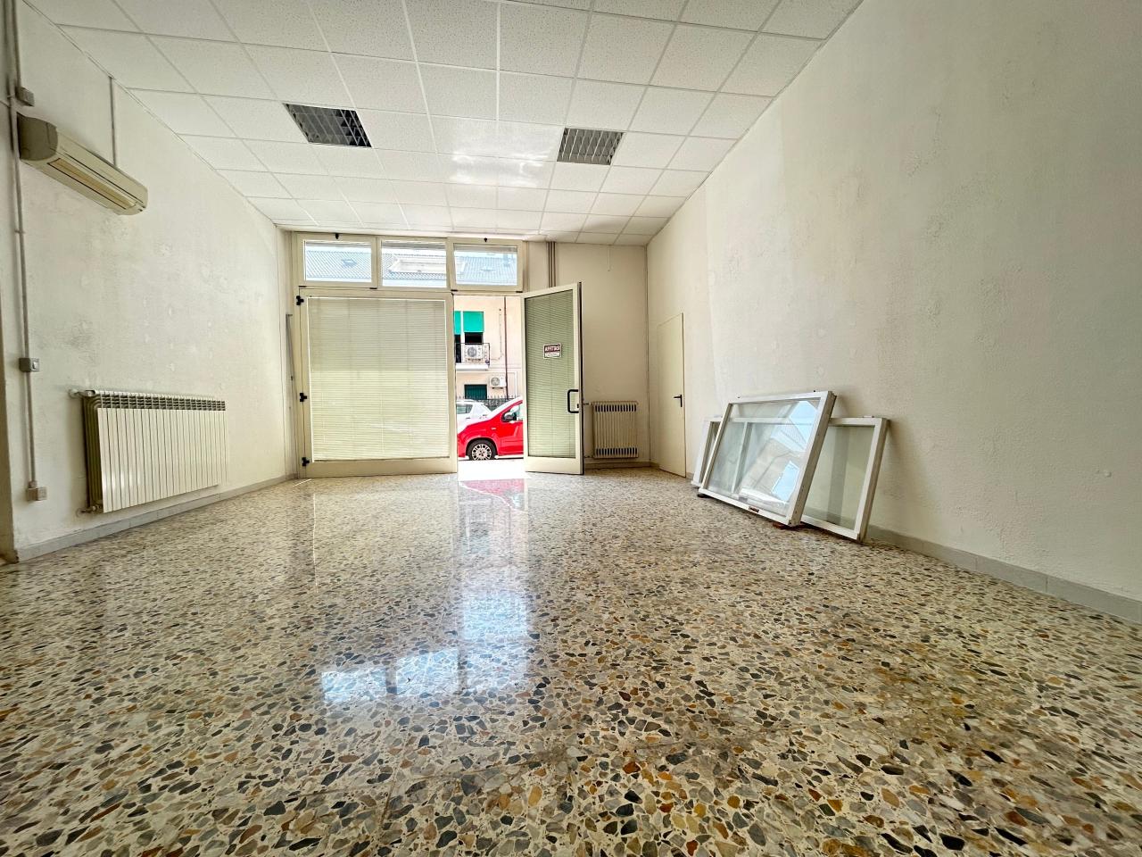 Negozio in Viale Maiella 23/a, Pescara, {3} - Foto 2