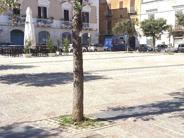 Geschäft in Piazza Campo dei Longobardi, Trani - Foto 1