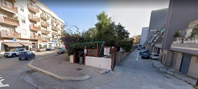 Garage or car box in Piazza Dottor Alfredo Albanese, Trani - Photo 1