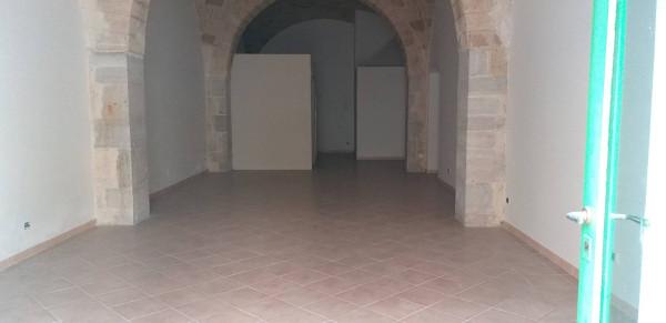 Negozio in Via Camillo Benso di Cavour, Trani, {3} - Foto 1