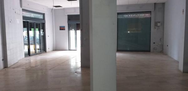 Negozio in Piazza Indipendenza, Trani, {3} - Foto 2