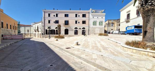 Negozio in Piazza Sacra Regia Udienza, Trani, {3} - Foto 2