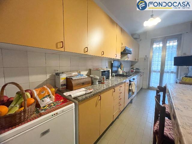 4-room flat in Via Fratelli Rosselli, Massa - Photo 1