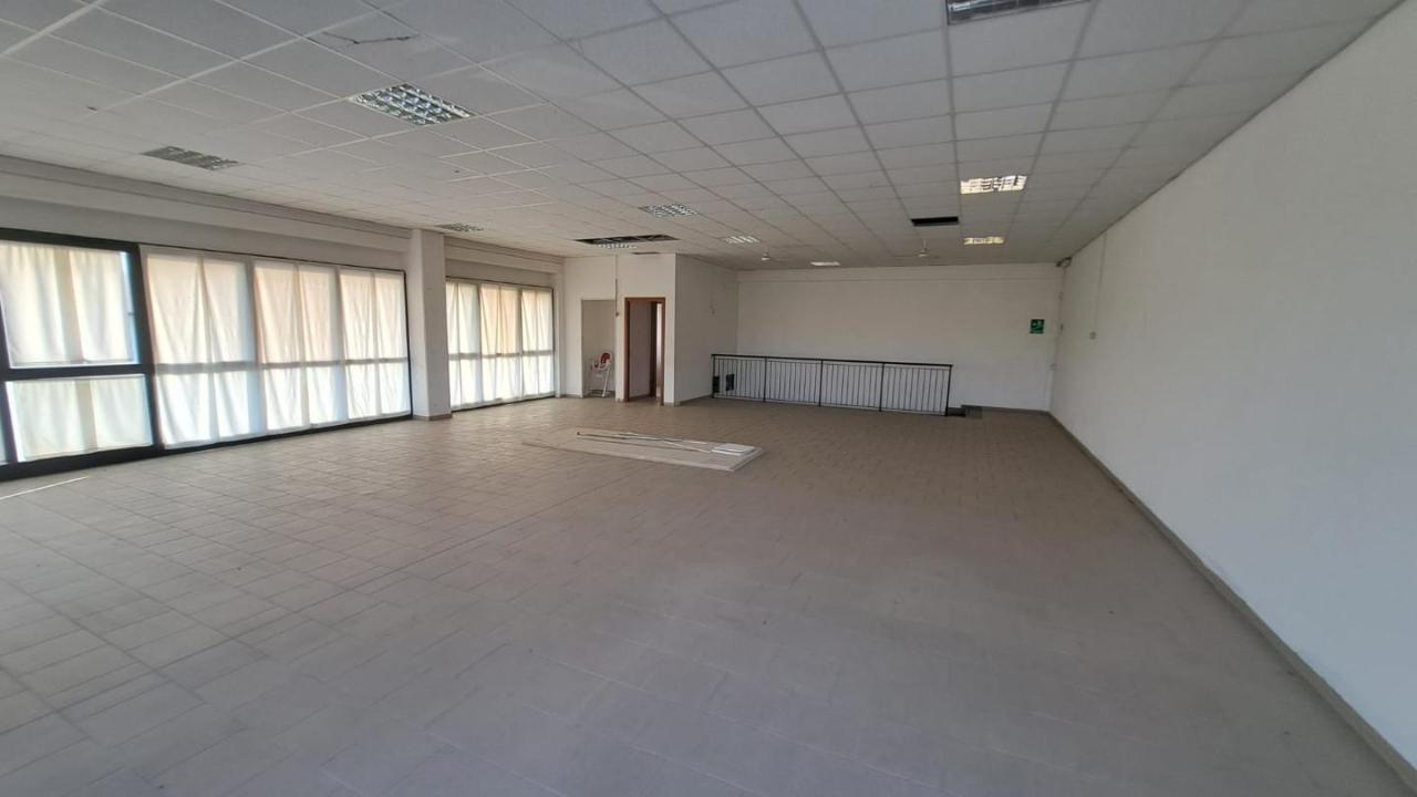 Locale commerciale in , Peccioli, {3} - Foto 1