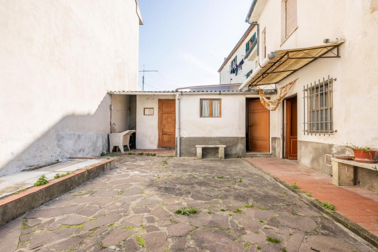 casa indipendente in vendita a Cascina in zona Laiano