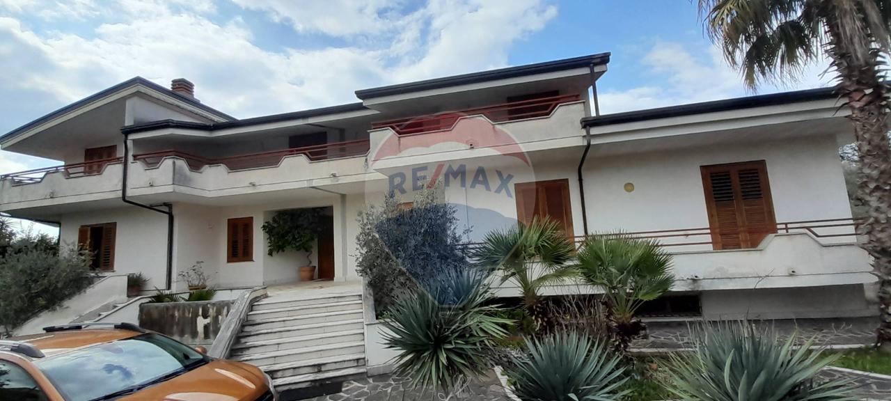 Villa in vendita a San Salvatore Telesino