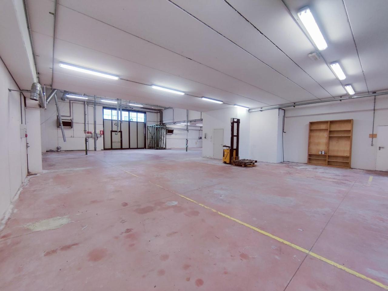 Capannone in , Cascina, {3} - Foto 1