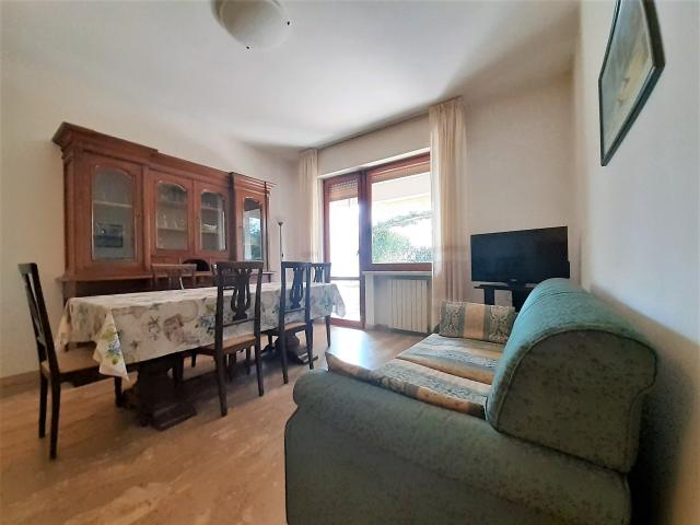 4-room flat in Via Rossini, Massa - Photo 1