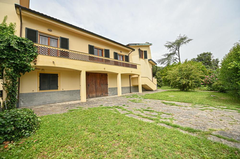 Villa bifamiliare in vendita a Crespina Lorenzana
