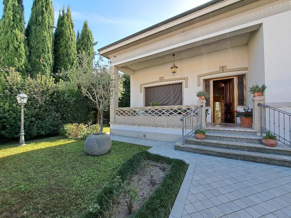casa indipendente in vendita a Cascina in zona Navacchio
