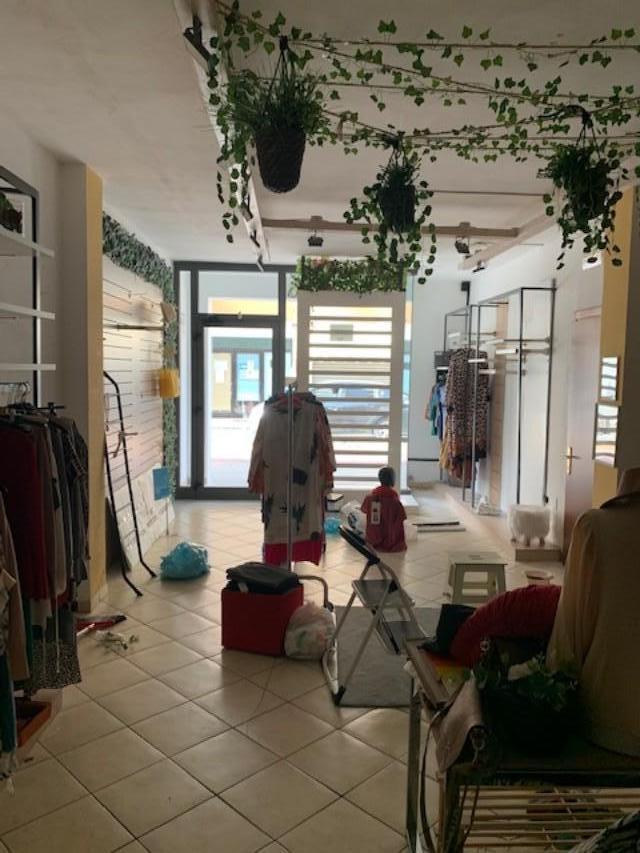 Locale commerciale in affitto a Pontedera
