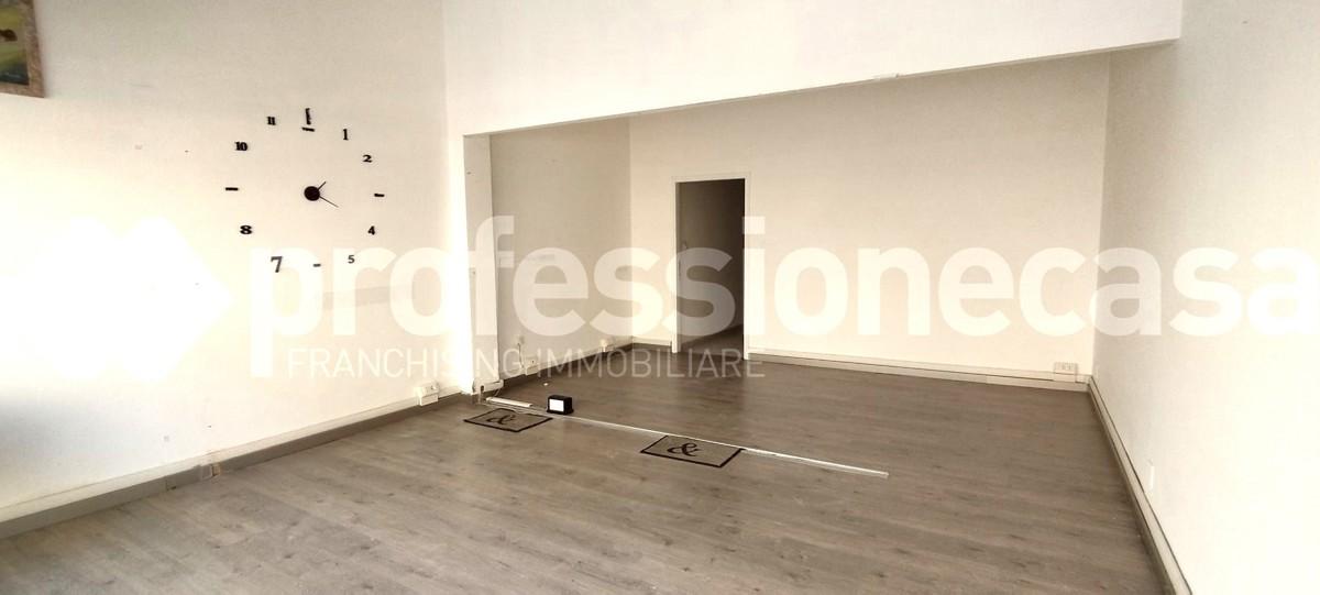 Negozio in Via E. Giansanti 21, Terracina, {3} - Foto 2