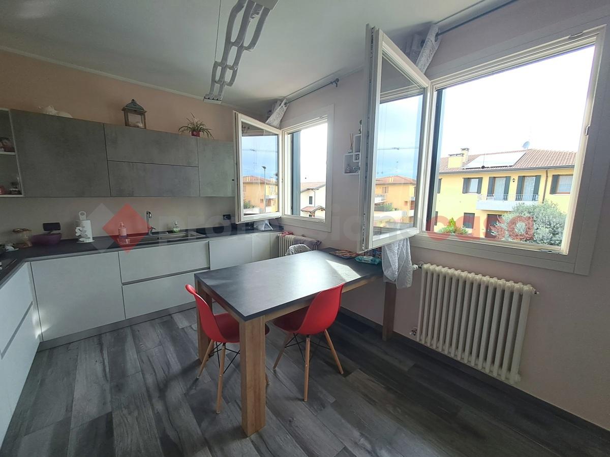 Appartamento in vendita a Roveredo Di Gua'