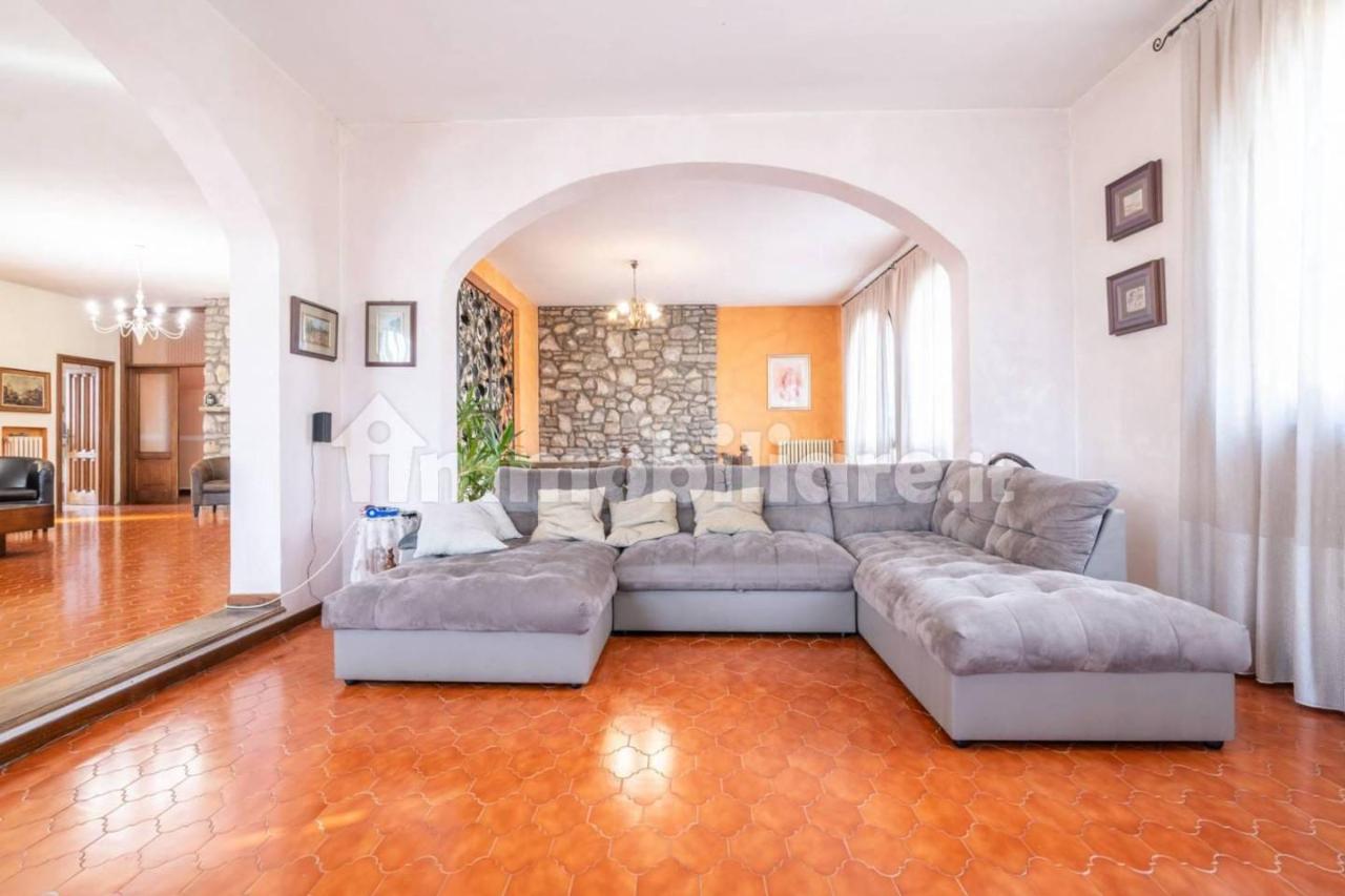 Villa bifamiliare in vendita a Calcinaia