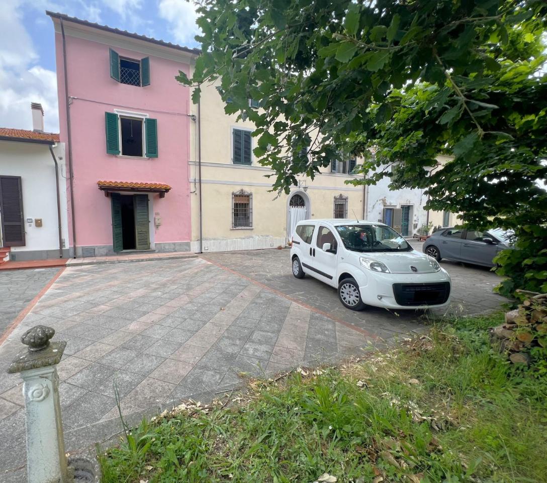 casa indipendente in vendita a Cascina in zona Ripoli