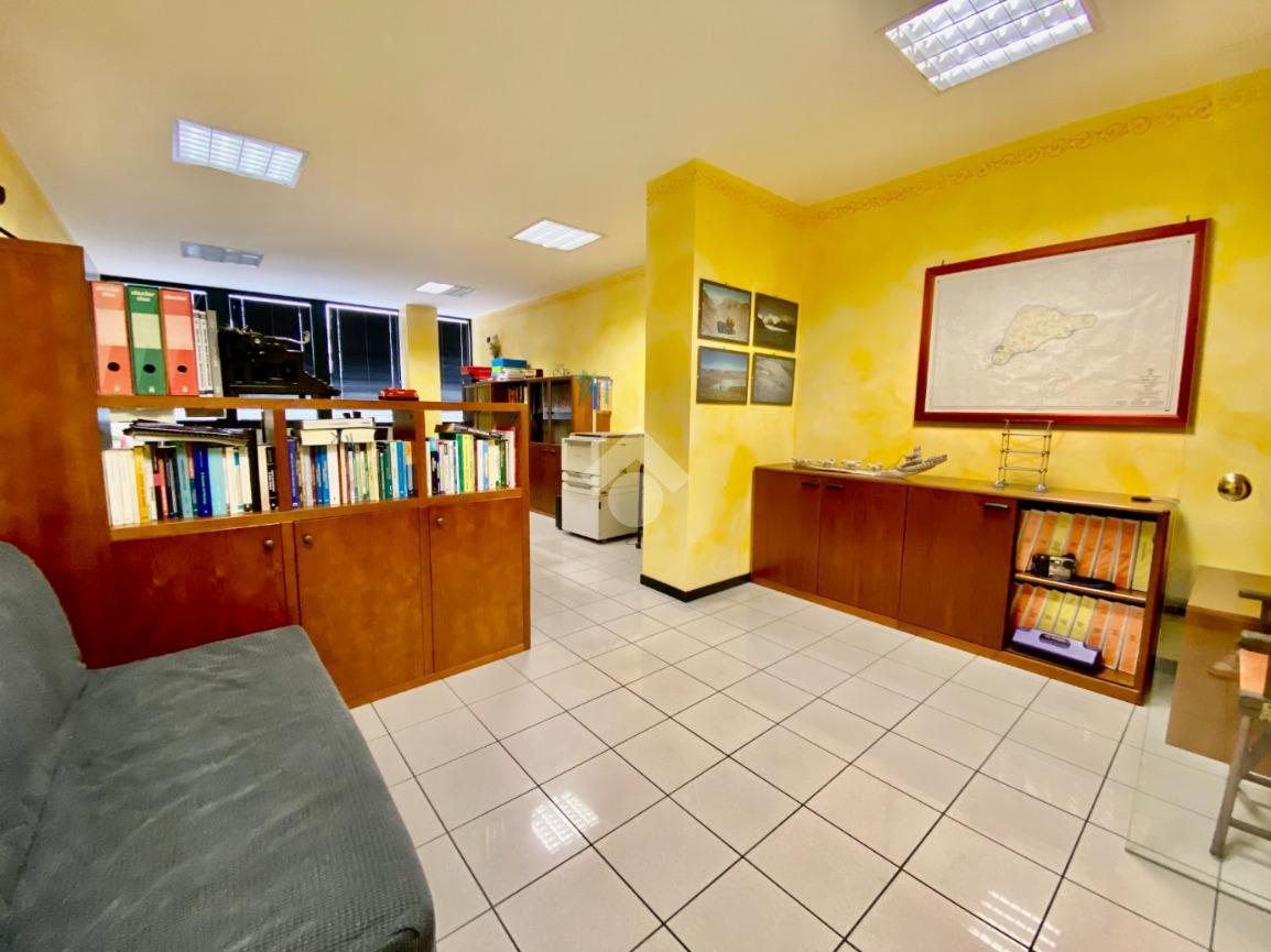 Ufficio in Regione Borgnalle 12, Aosta, {3} - Foto 2