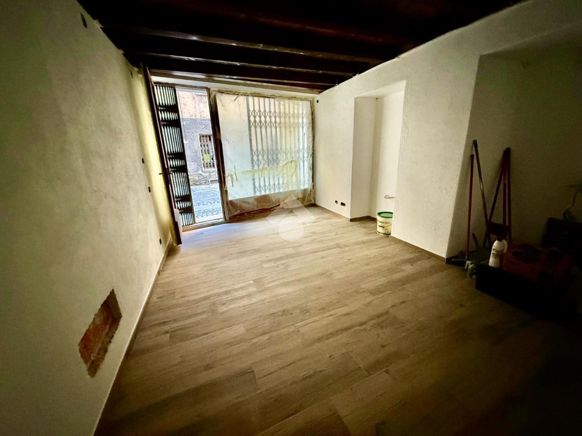 Negozio in Via Laurent Martinet 11, Aosta, {3} - Foto 2