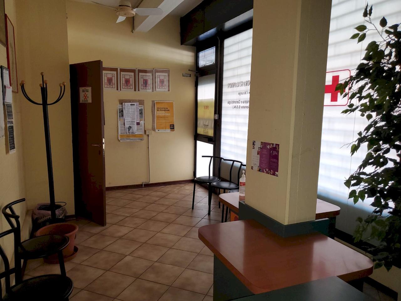 Negozio in Via Carlo Alberto dalla Chiesa, Modena, {3} - Foto 2