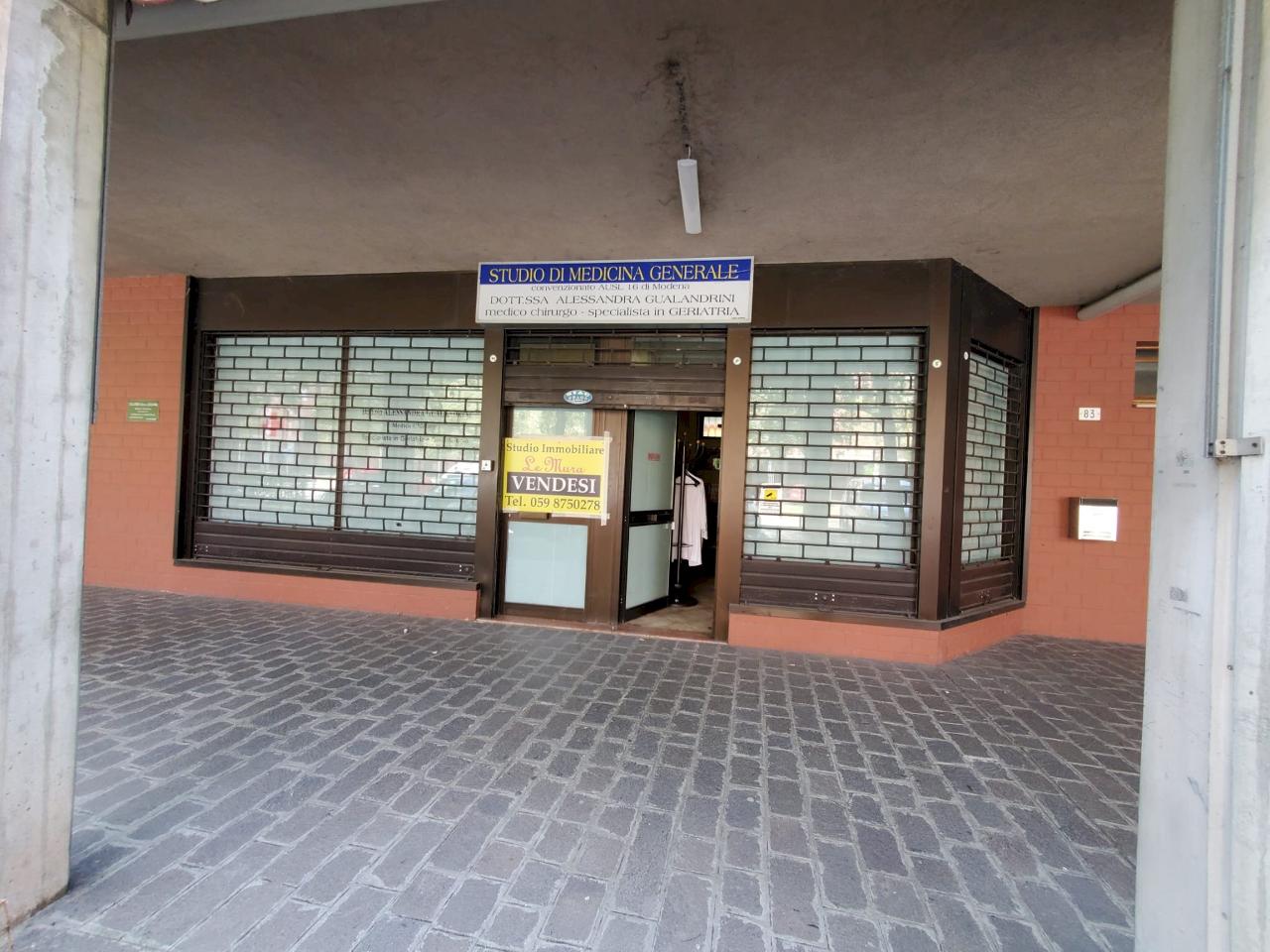 Negozio in Via Carlo Alberto dalla Chiesa, Modena, {3} - Foto 1