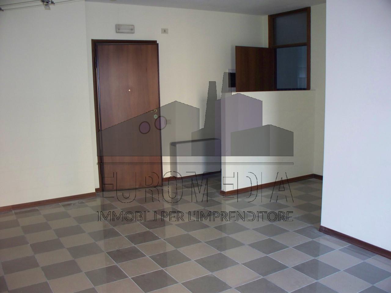 Ufficio in Viale Europa, Montecchio Maggiore, {3} - Foto 1