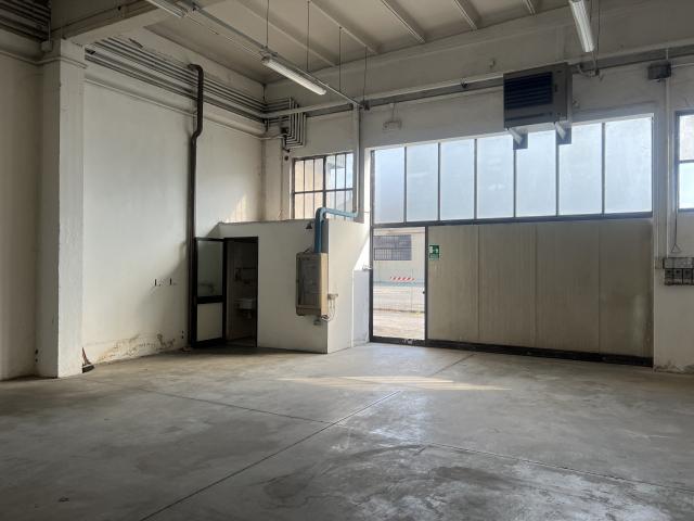 Industrial shed in {3}, Via De Gasperi - Photo 1