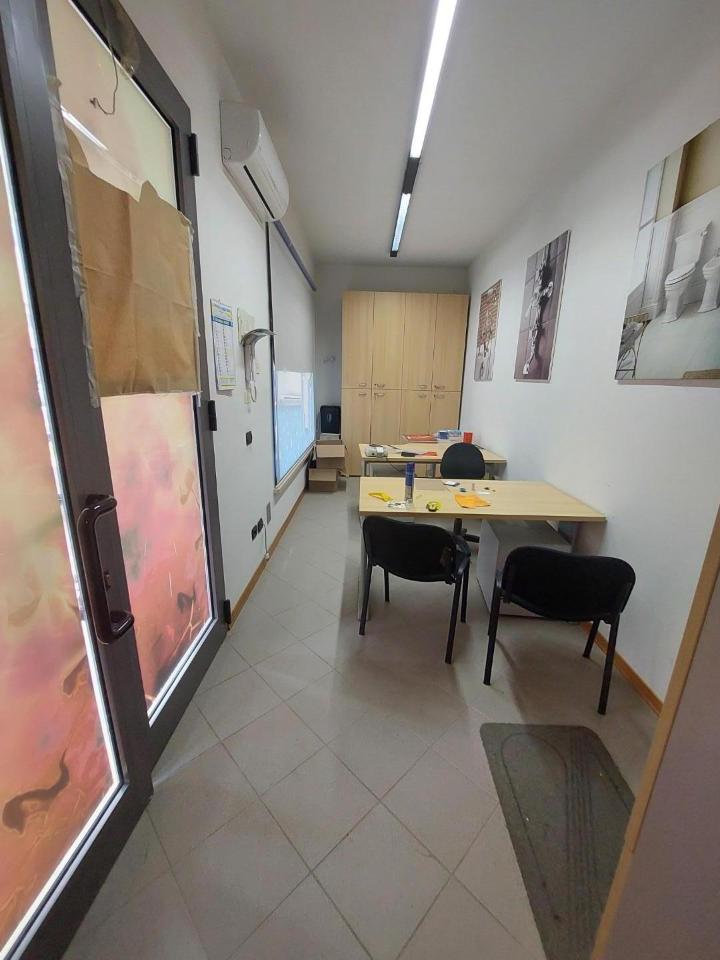 Locale commerciale in , Castelfranco Di Sotto, {3} - Foto 2