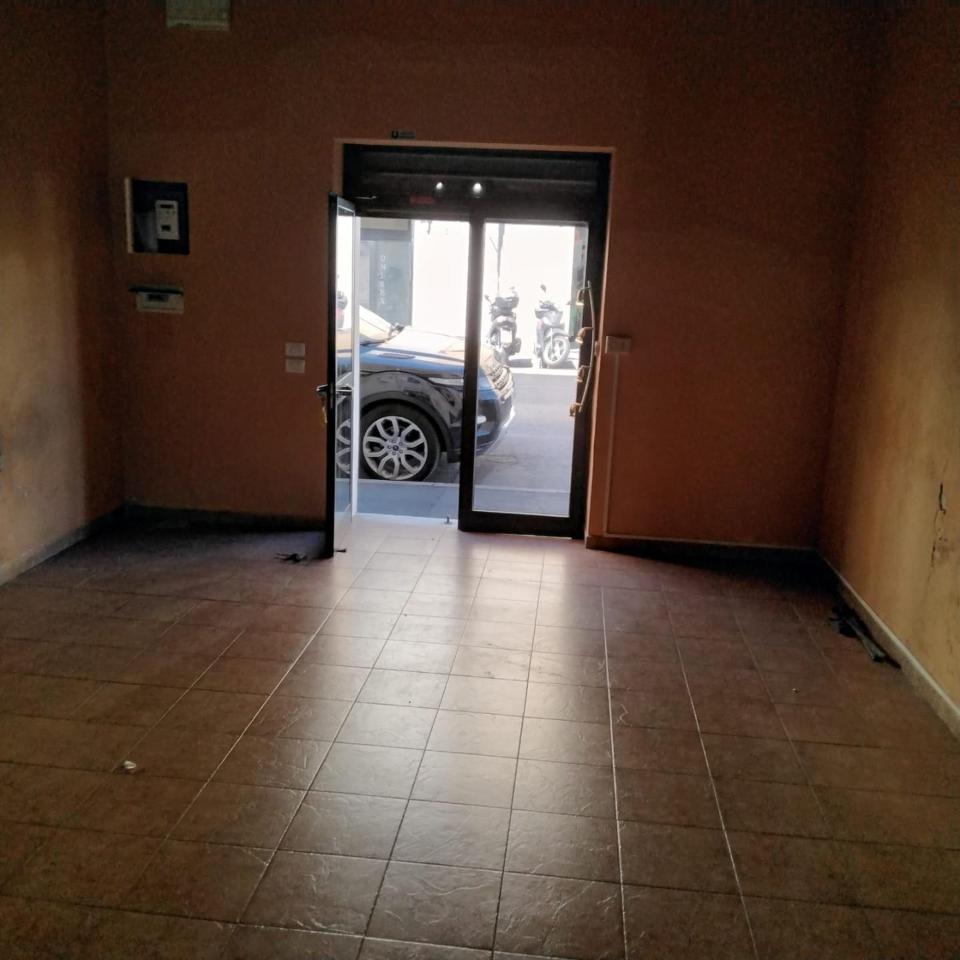 Locale commerciale in , Livorno, {3} - Foto 2