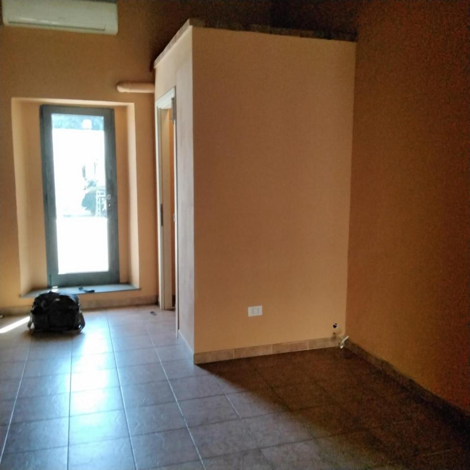 Locale commerciale in , Livorno, {3} - Foto 1