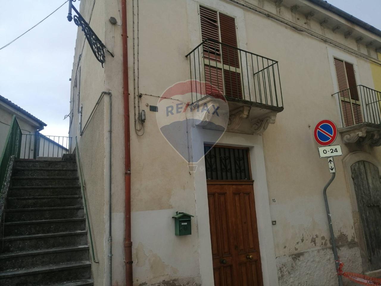 Casa indipendente in vendita a Torre De' Passeri