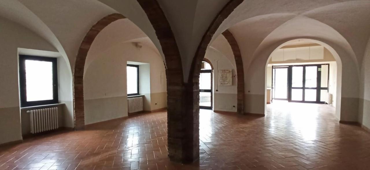 Locale commerciale in , Volterra, {3} - Foto 1