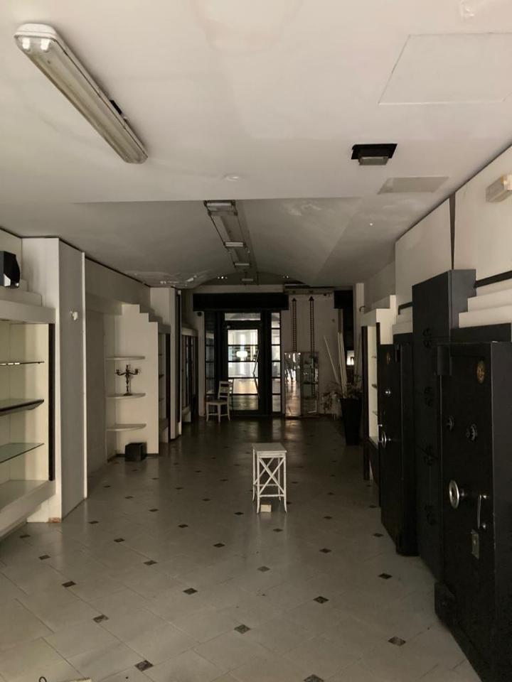 Locale commerciale in , Pontedera, {3} - Foto 1